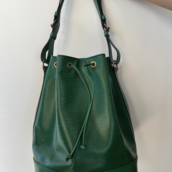 Louis Vuitton Handbags - Louis Vuitton authentic EPI leather bag